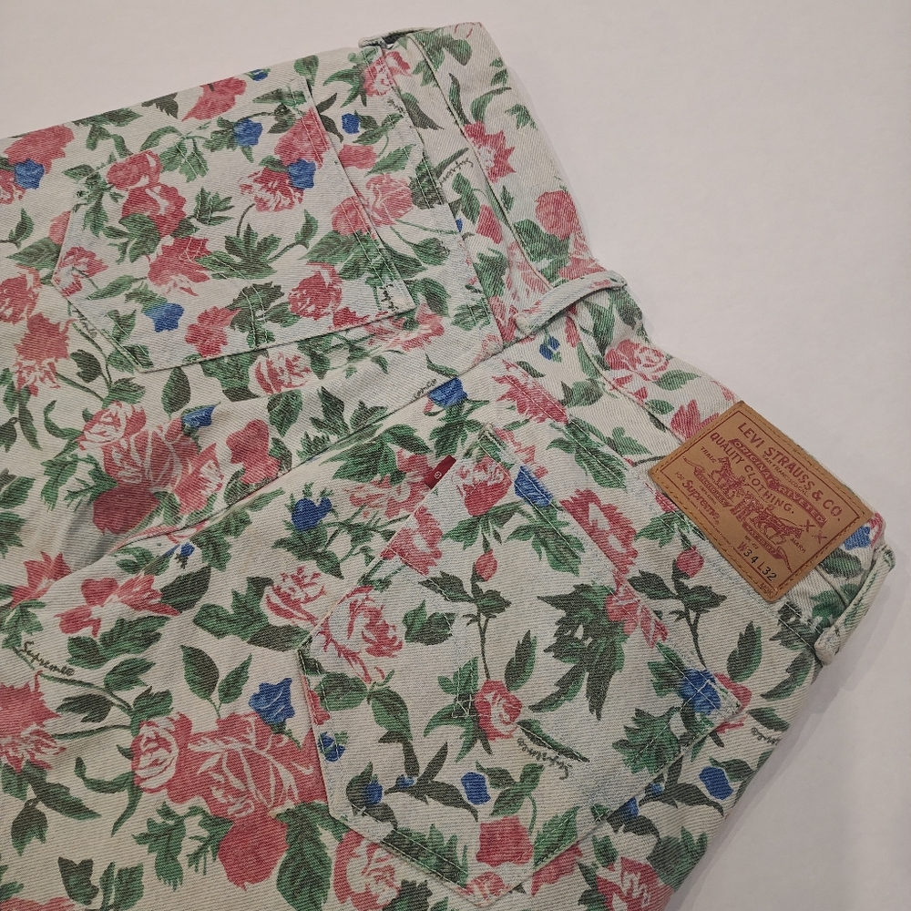 LEVI'S + SUPREME 505 FLORAL JEANS - SIZE - 34/32 - Picture 7 of 9